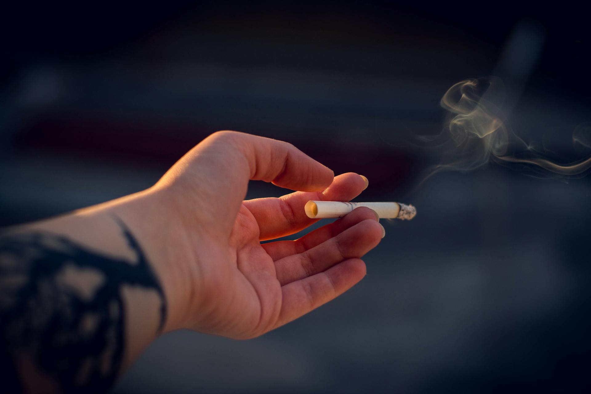 Effect of smoking on body weight. Smoking can cause weight loss.
